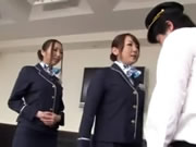 女王樣 航班男教官被空服用肉棒帶抽插